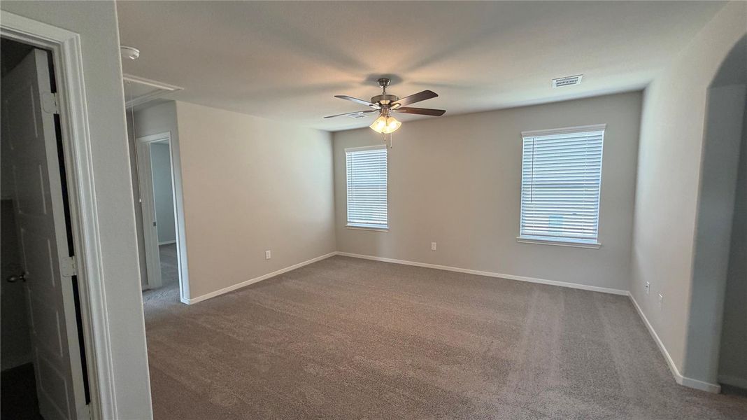 Spacious, unfurnished interior of a new home in River Ranch, Dayton (Image 5).