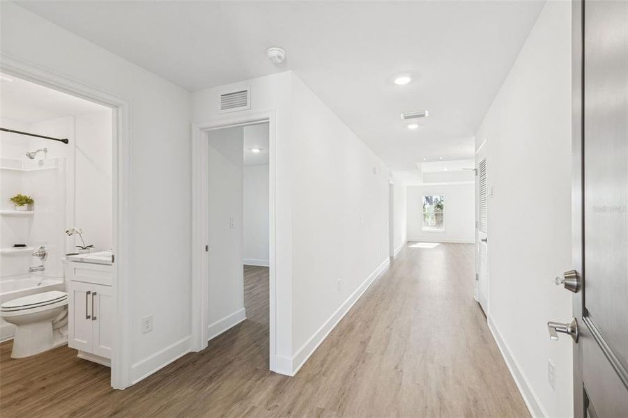 Spacious, unfurnished interior of a new home in , Spring Hill (Image 58).