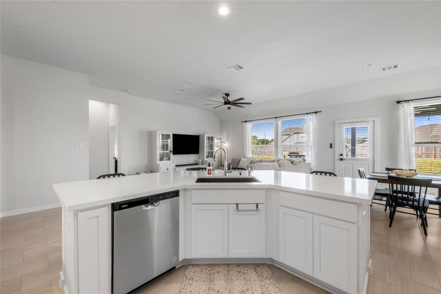 Furnished interior view inside a new home in , Mont Belvieu (Image 24). Furnished interior view inside a new home in , Mont Belvieu (Image 24).