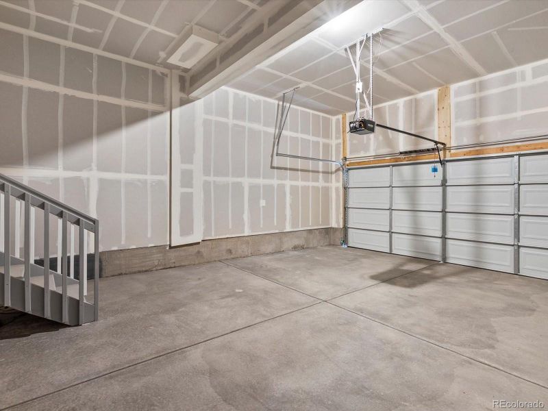 Spacious, unfurnished interior of a new home in Horizon Uptown: The Mountain Collection, Aurora (Image 16). Spacious, unfurnished interior of a new home in Horizon Uptown: The Mountain Collection, Aurora (Image 16).