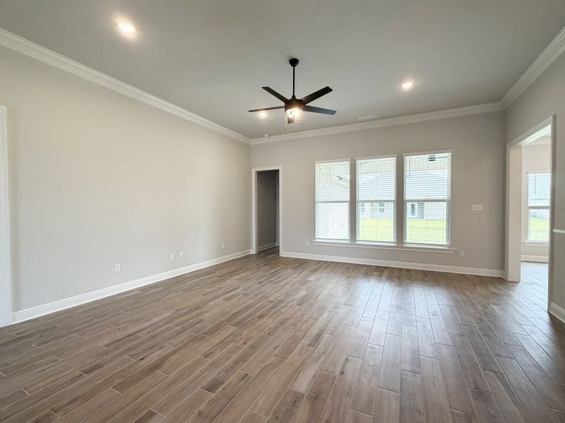 Spacious, unfurnished interior of a new home in Natureview, Freeport (Image 11).