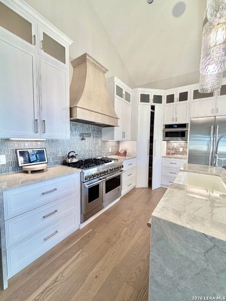 Furnished interior view inside a new home in , Bandera (Image 12).