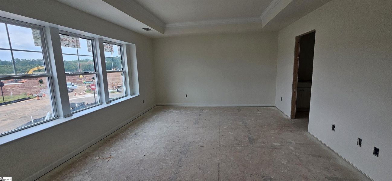 Spacious, unfurnished interior of a new home in Sedona, Greenville (Image 18).
