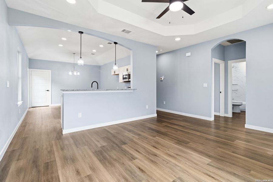Spacious, unfurnished interior of a new home in , San Antonio (Image 23).