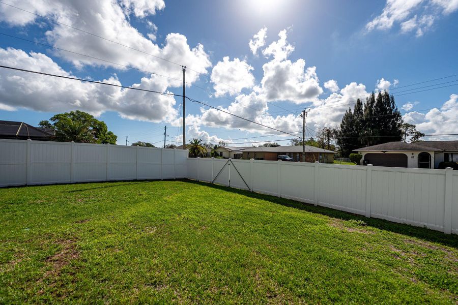 76-web-or-mls-1199-se-puritan-ln
