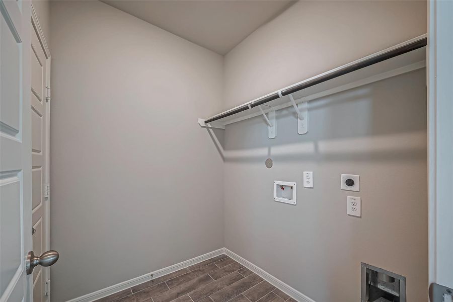 Spacious, unfurnished interior of a new home in Lago Mar, Texas City (Image 21).