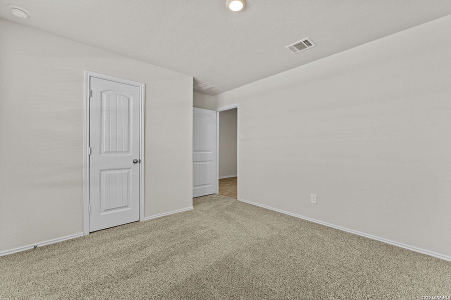 Spacious, unfurnished interior of a new home in Swenson Heights, Seguin (Image 19).