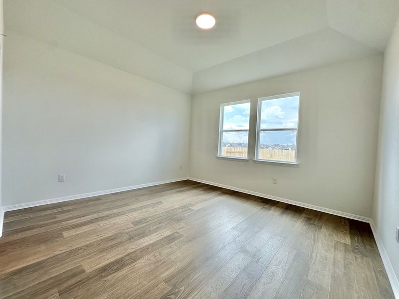 Spacious, unfurnished interior of a new home in Crosswinds, Kyle (Image 8).