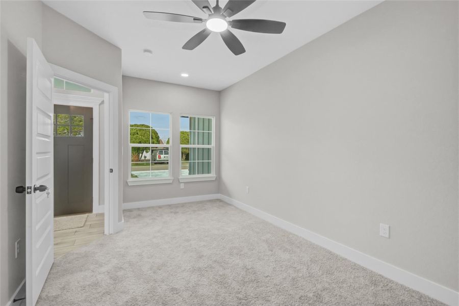 Spacious, unfurnished interior of a new home in , Freeport (Image 14).