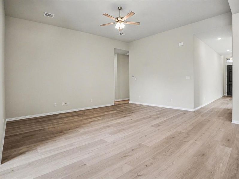 Spacious, unfurnished interior of a new home in Cole Crossing Estates, DeSoto (Image 15). Spacious, unfurnished interior of a new home in Cole Crossing Estates, DeSoto (Image 15).