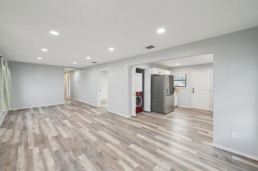 Spacious, unfurnished interior of a new home in , Weatherford (Image 14).