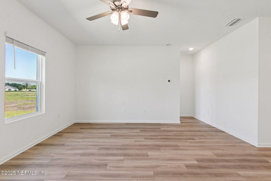 Spacious, unfurnished interior of a new home in Panther Creek, Jacksonville (Image 17).