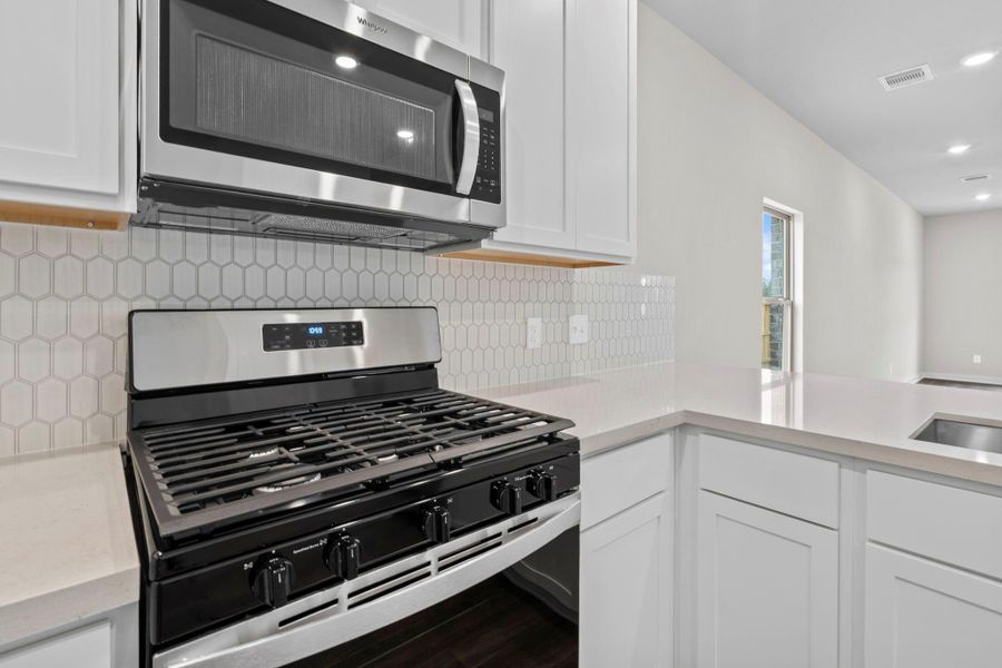 Furnished interior view inside a new home in Laurel Landing 40', Alvin (Image 3).