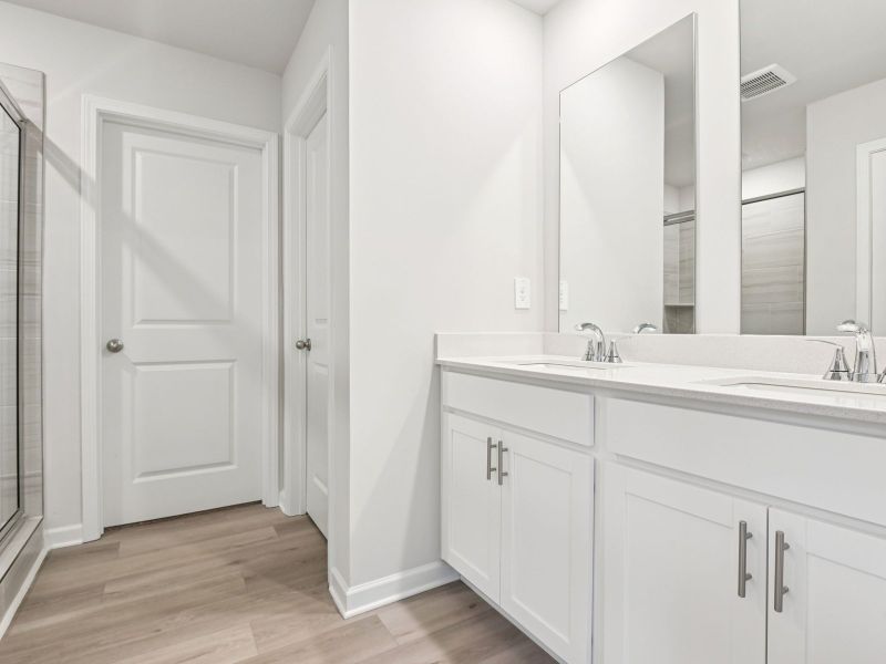 Furnished interior view inside a new home in Ivey Township, Dallas (Image 5).