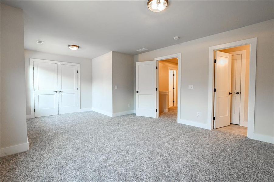 Spacious, unfurnished interior of a new home in , Jefferson (Image 46).