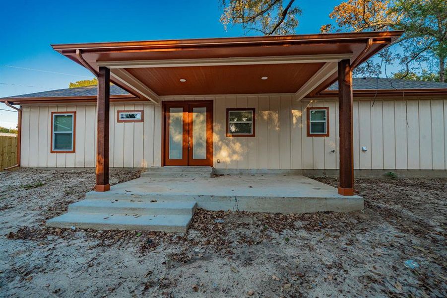Exterior details and patio area of a home in , Hawk Cove (Image 2).