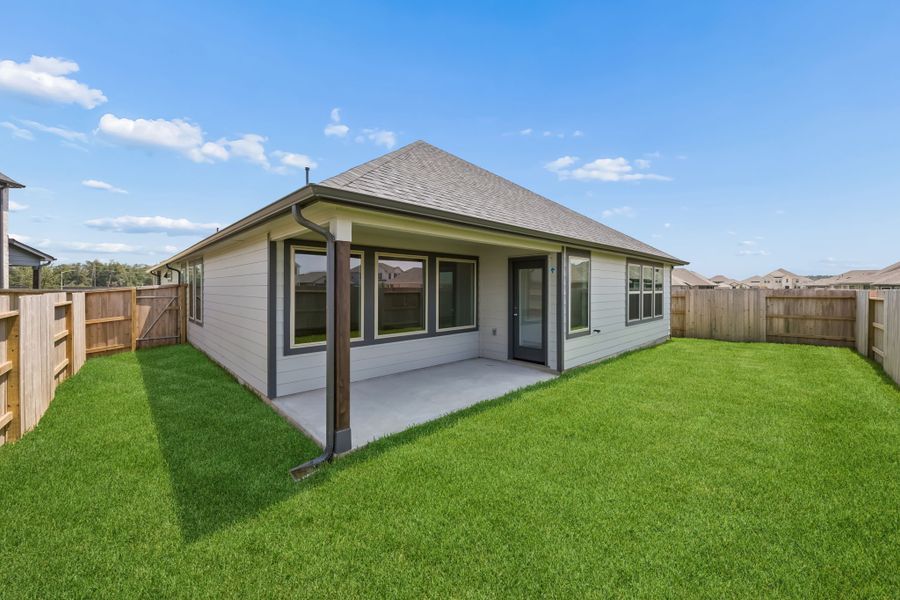 Exterior details and patio area of a home in Riviera Pines, Huffman (Image 3).