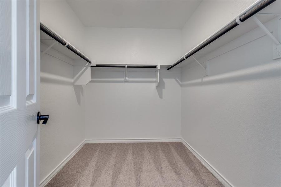 Spacious, unfurnished interior of a new home in Eagle Creek, Denton (Image 14).