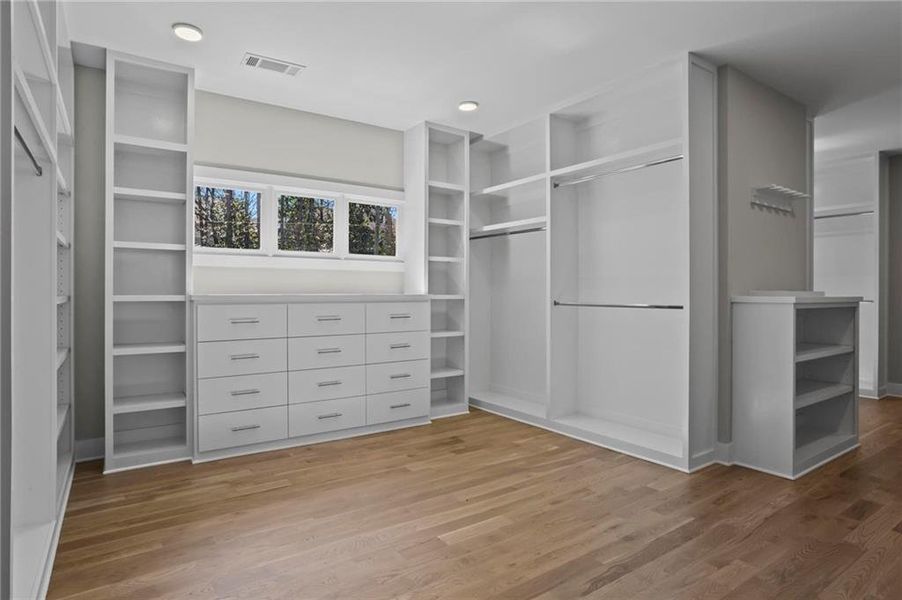 Spacious, unfurnished interior of a new home in , Atlanta (Image 33).
