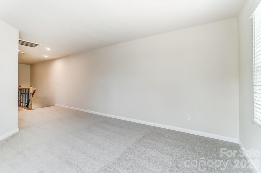 Spacious, unfurnished interior of a new home in Cheyney, Charlotte (Image 31).