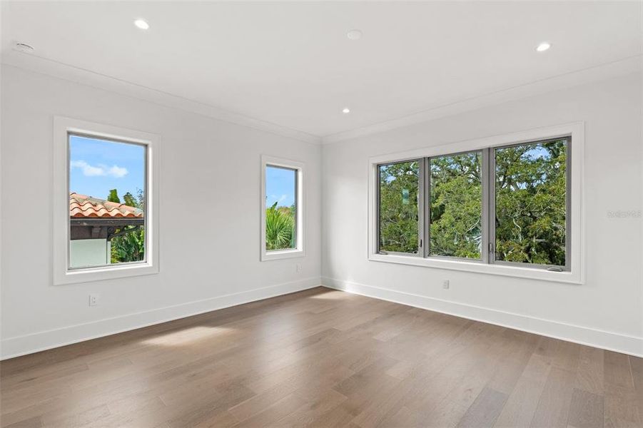 Spacious, unfurnished interior of a new home in , Tampa (Image 52).