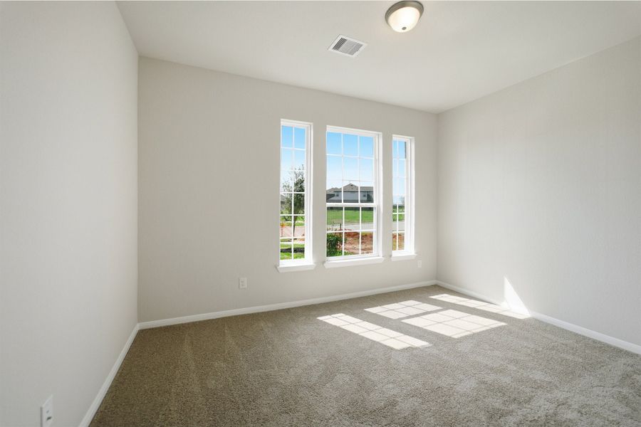 Spacious, unfurnished interior of a new home in Canterra Creek, Rosharon (Image 22).