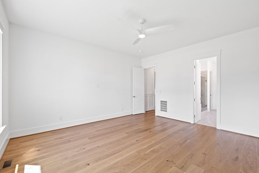 Representative unfurnished interior of a home built from the The Emerson by RobuckHomes in Stonehenge, Raleigh (Image 175).