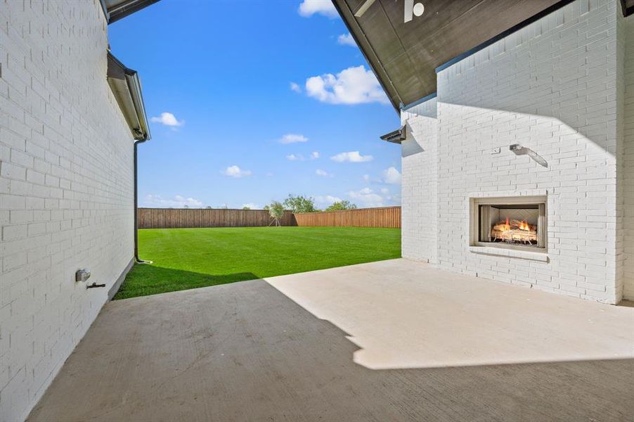 Exterior details and patio area of a home in NorthGlen, Haslet (Image 24).