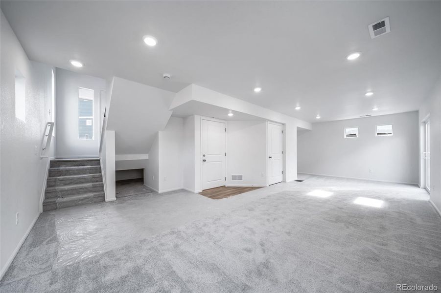 Spacious, unfurnished interior of a new home in Erie Highlands, Erie (Image 28).