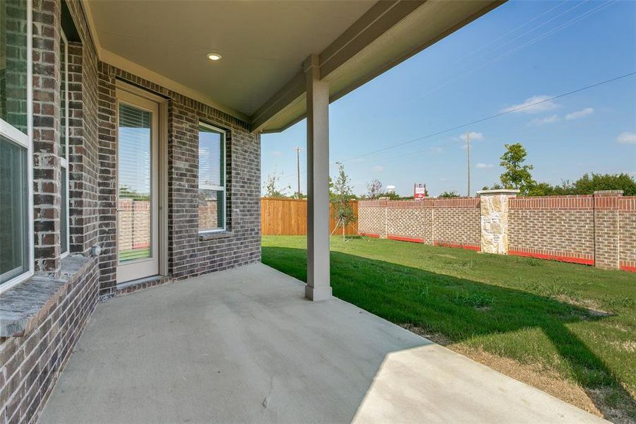 Exterior details and patio area of a home in The Preserve Estates, Justin (Image 21).