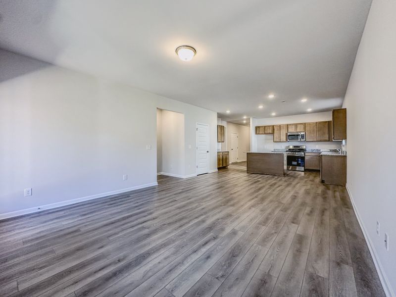 Representative unfurnished interior of a home built from the The Hampton by Smith Douglas Homes in Enclave at Willis, Willis (Image 21).