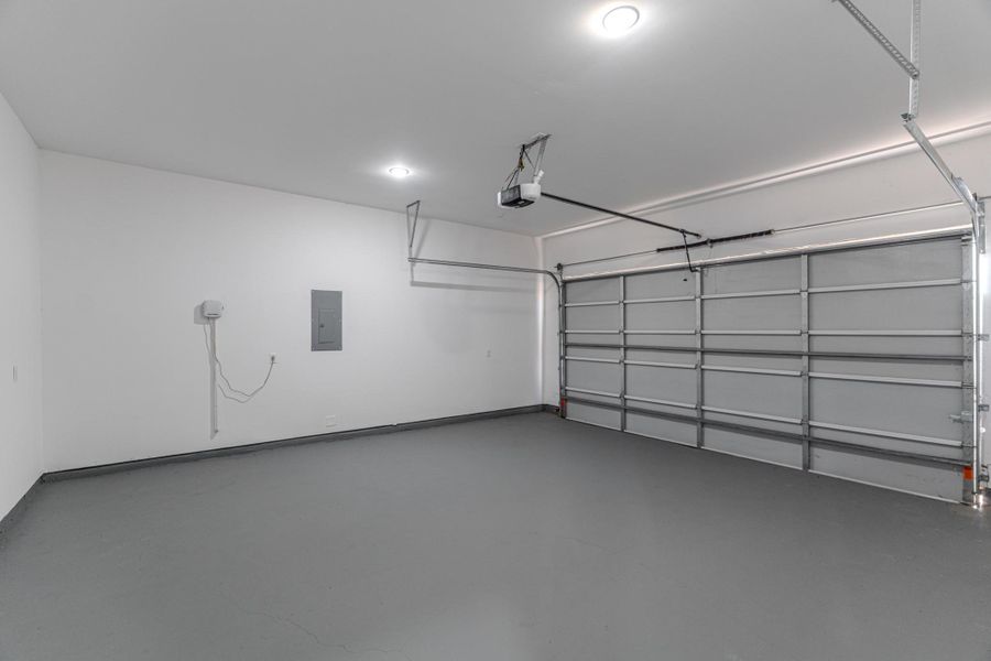 Spacious, unfurnished interior of a new home in , Houston (Image 36).