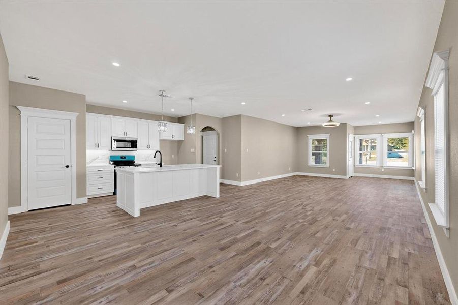 Spacious, unfurnished interior of a new home in , Terrell (Image 21).