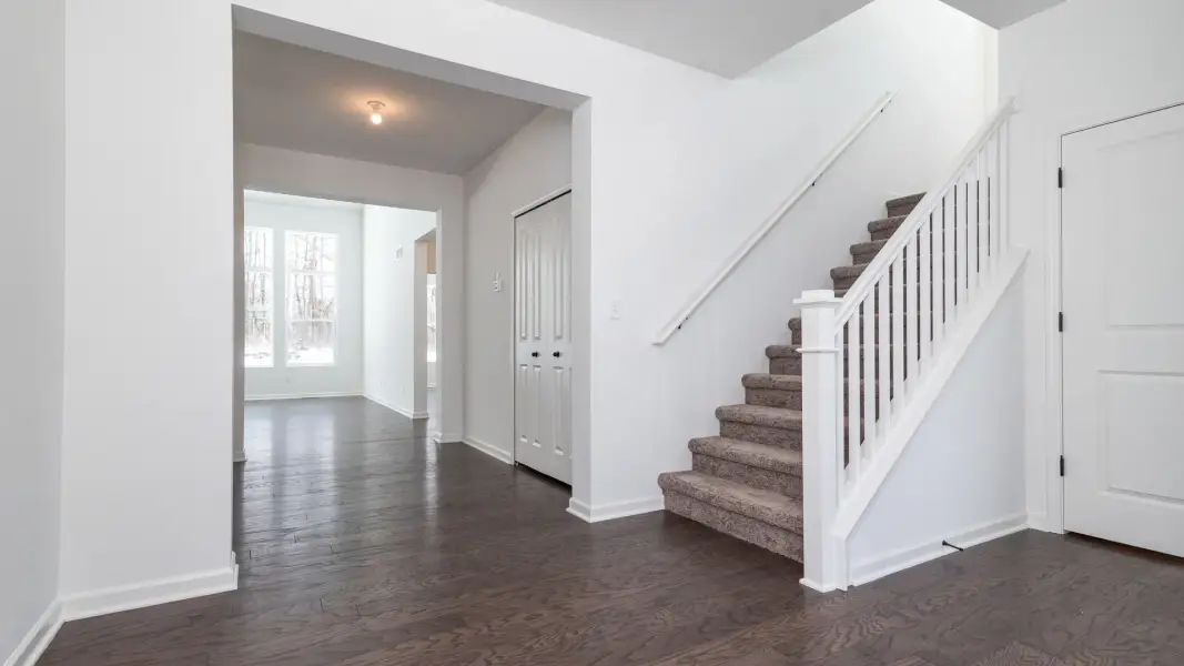 Representative unfurnished interior of a home built from the The Middleton by Norfolk Homes in Offsite Builds Southern Michigan, Ann Arbor (Image 72).