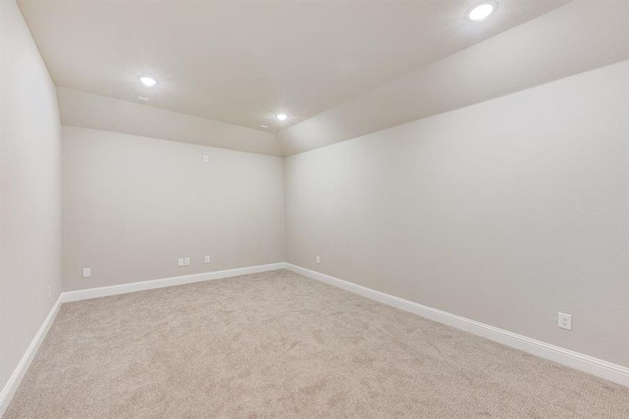 Spacious, unfurnished interior of a new home in Triple Diamond Ranch, Mansfield (Image 20).