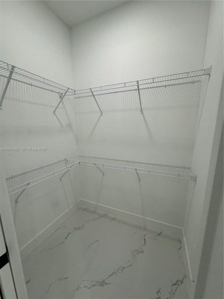 Spacious, unfurnished interior of a new home in , Lehigh Acres (Image 12).