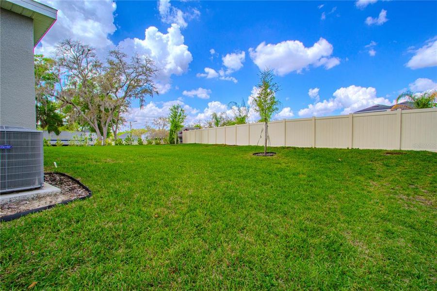 Exterior details and patio area of a home in Francisco Park, Oviedo (Image 25).