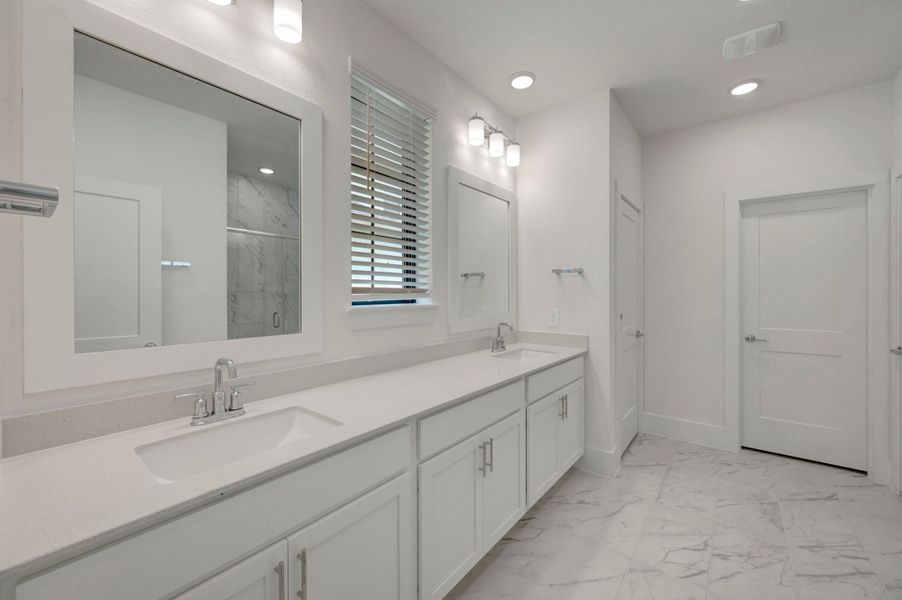 Owner's Bathroom Owner's Bathroom