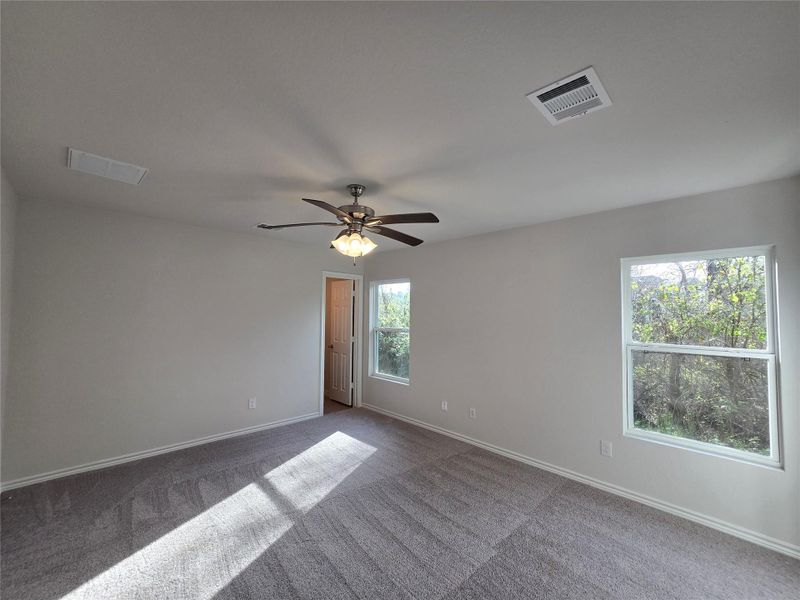 Spacious, unfurnished interior of a new home in , Baytown (Image 11).
