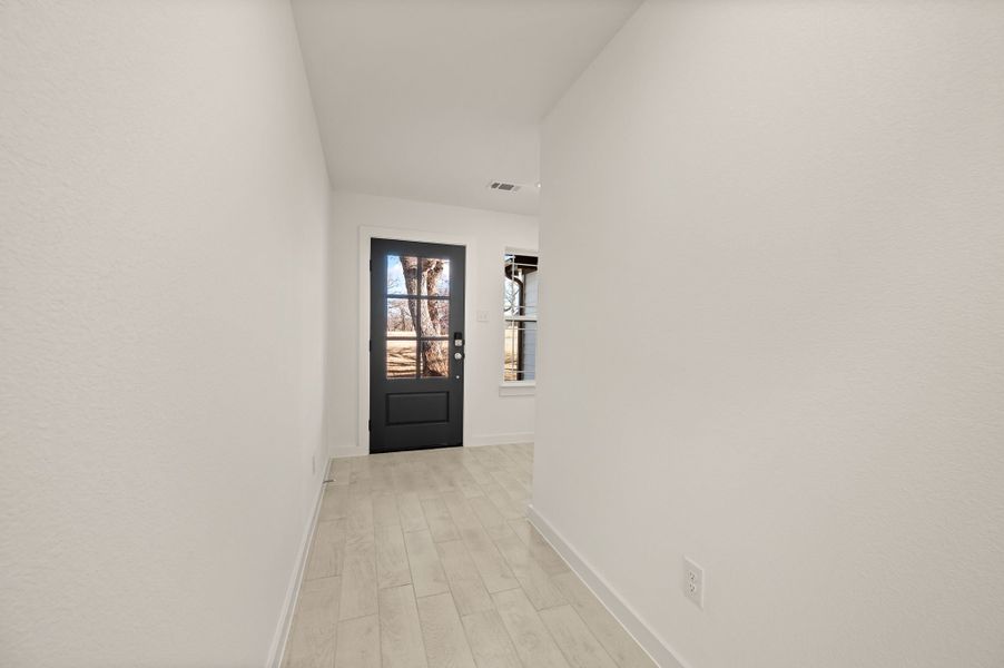 Spacious, unfurnished interior of a new home in Runaway Bay, Runaway Bay (Image 13).