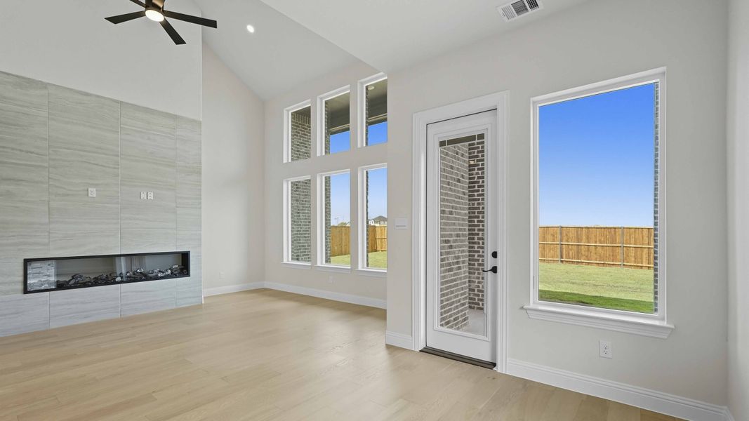 Spacious, unfurnished interior of a new home in Peachtree Meadows, Rockwall (Image 17).