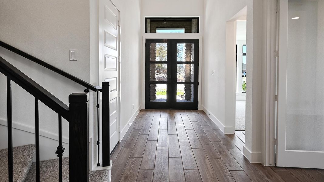 Spacious, unfurnished interior of a new home in 6 Creeks, Kyle (Image 19).