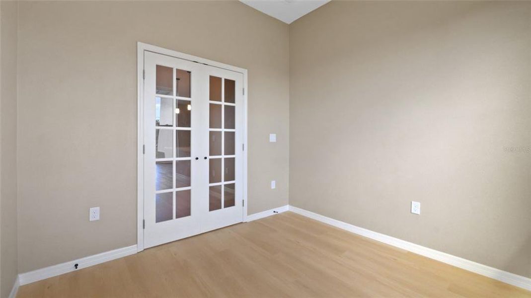 Spacious, unfurnished interior of a new home in , Port Charlotte (Image 13).