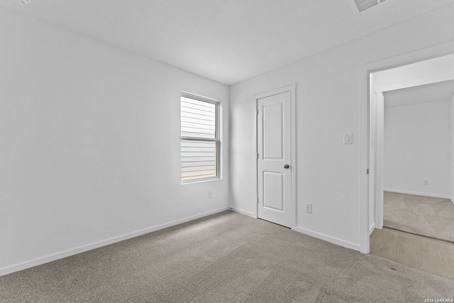 Spacious, unfurnished interior of a new home in Spring Grove, St. Hedwig (Image 16).