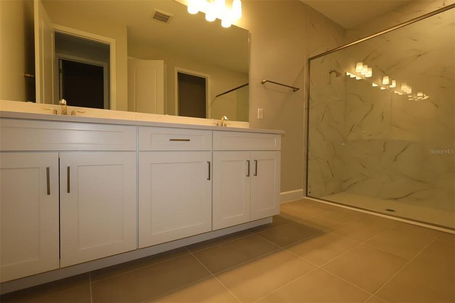 Furnished interior view inside a new home in Willow Run, Apopka (Image 10).