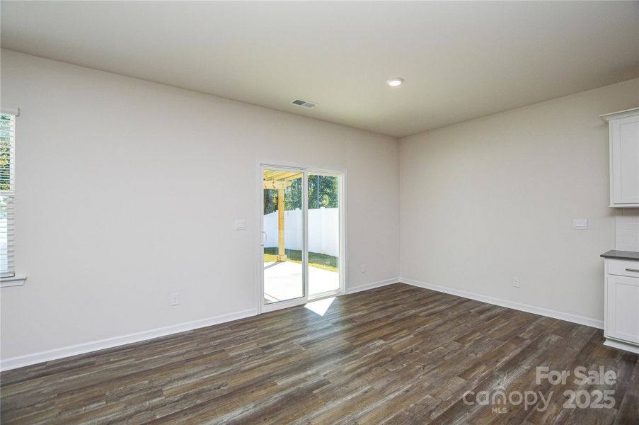 Spacious, unfurnished interior of a new home in Fergus Crossing, York (Image 14).