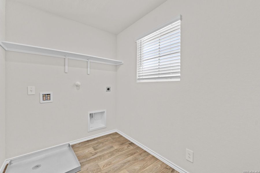 Spacious, unfurnished interior of a new home in Redbird Ranch, San Antonio (Image 15). Spacious, unfurnished interior of a new home in Redbird Ranch, San Antonio (Image 15).