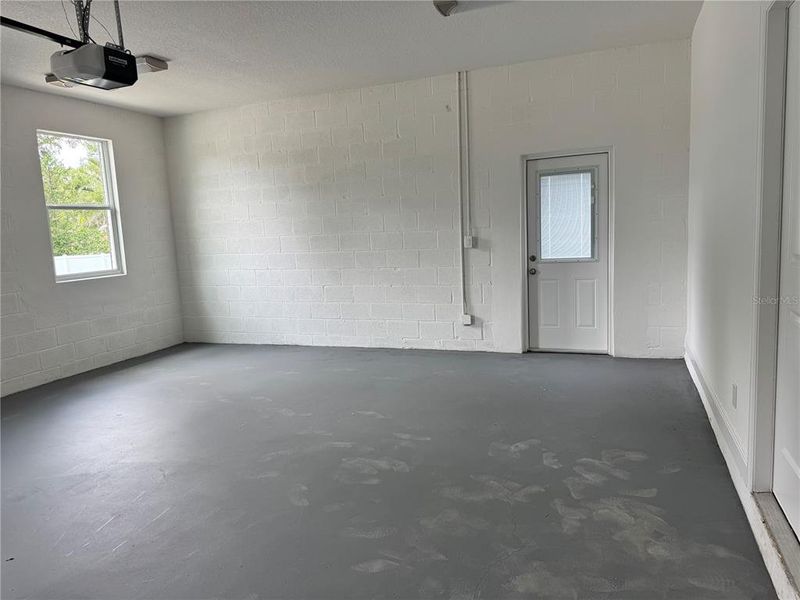 Spacious, unfurnished interior of a new home in , Dade City (Image 59).