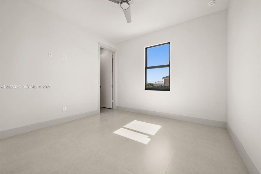 Spacious, unfurnished interior of a new home in , Cape Coral (Image 15).