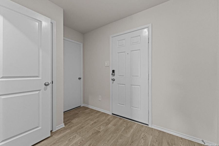 Spacious, unfurnished interior of a new home in Spring Valley, New Braunfels (Image 15).